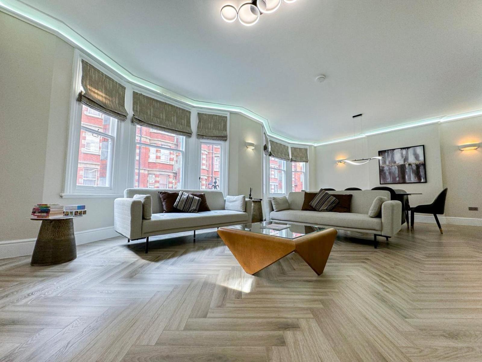 Lux 4 Bedroom In Baker St Near Regent's Park Londra