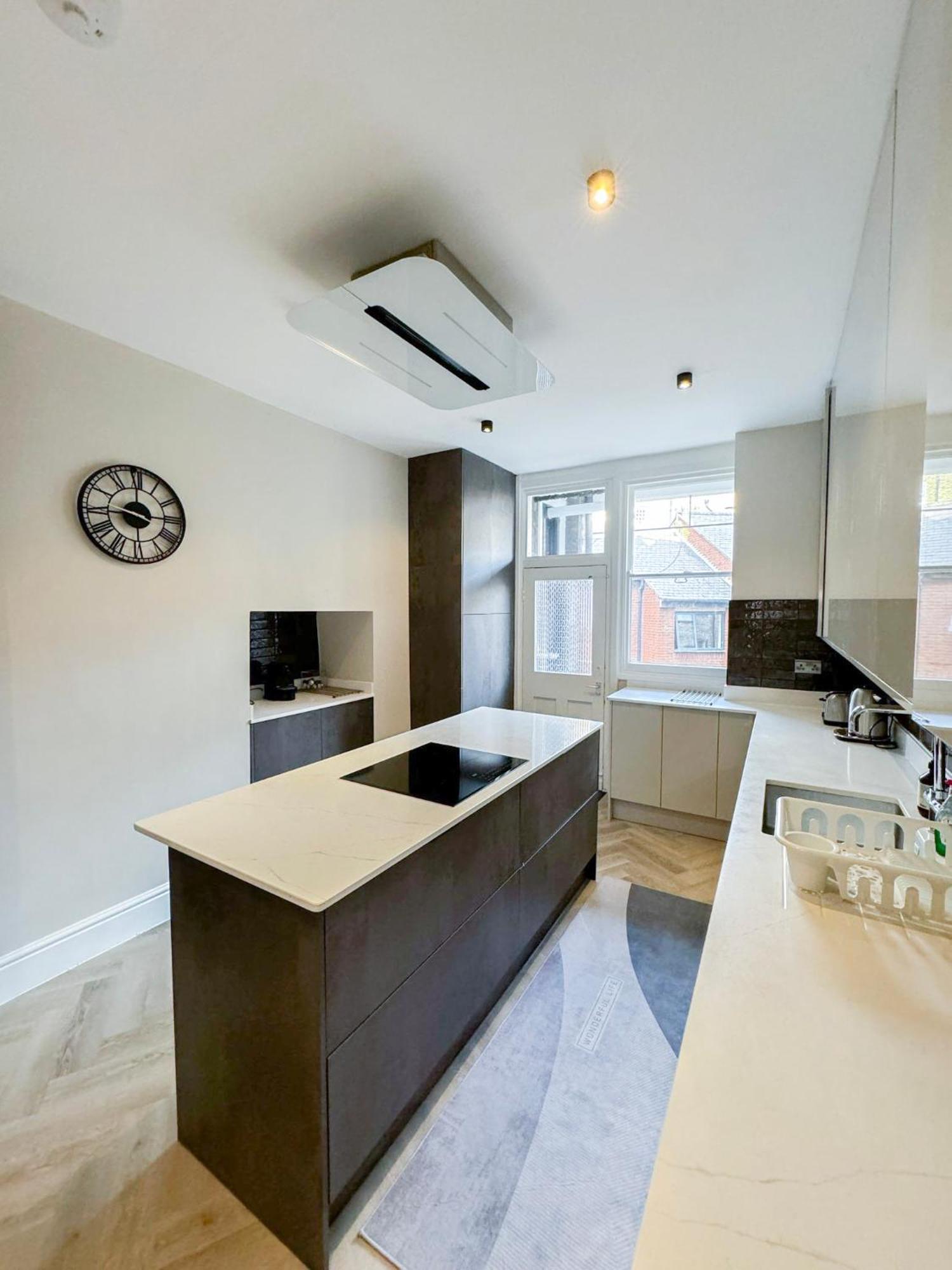 Lux 4 Bedroom In Baker St Near Regent's Park Londra