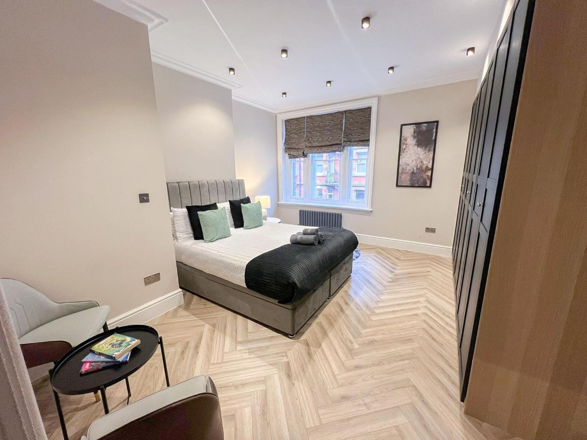 Lux 4 Bedroom In Baker St Near Regent's Park Londra